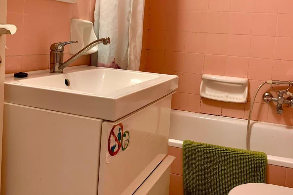 2 Bedroom Apartment 300 Meters Metro Aghios Loanis Athens Luaran gambar